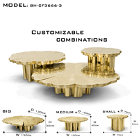 Table basse luxueuse en laiton poli avec placage en bois blanc, design unique en anneau de bois et finition vernie brillante