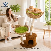 Arbre à chat naturel avec panier en osier, perchoir, griffoir en sisal, cachette moquettée et meuble - Vente en gros