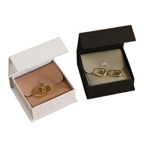 Boîtes à bijoux de boucles d'oreilles à rabat magnétique personnalisées boîte de présentation en papier rigide pour femmes ensemble de bague verte en peluche avec logo doré