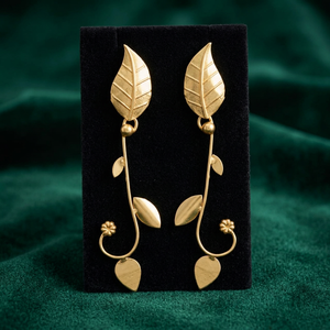 ต่างหูสตั๊ดรูปใบไม้ชุบทองห้อยต่องแต่ง - Product Image 3