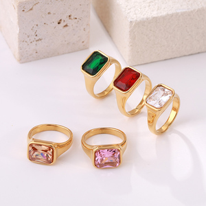 Anillo de sello minimalista clásico caliente Anillo de oro de acero inoxidable chapado en oro para mujeres y hombres - Product Image 1