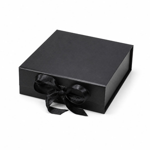 Boîte cadeau rigide noire personnalisée avec couvercle à rabat et fermeture à ruban, intérieur carré A6 divisé pour emballage de coffret cadeau haut de gamme - Product Image 6