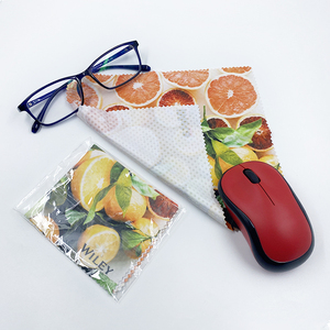 Panno per Pulizia <span class=keywords><strong>Occhiali</strong></span> in Microfibra Lavabile e Pieghevole, Tappetino per Mouse Portatile Antiscivolo per Gaming, Design Personalizzato <span class=keywords><strong>con</strong></span> Logo - Product Image 2