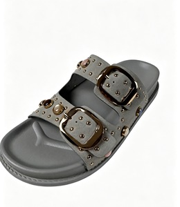 <span class=keywords><strong>Sandales</strong></span> plates en <span class=keywords><strong>cuir</strong></span> PU à double boucle pour femmes avec logo personnalisé, ornées de strass et de bijoux, tongs d'été tendance pour femmes, vente en gros - Product Image 5