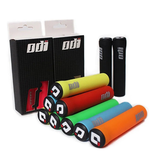 OEM/ODM <span class=keywords><strong>ODI</strong></span> <span class=keywords><strong>Poignées</strong></span> de VTT Poignets ultralégers <span class=keywords><strong>Poignées</strong></span> en silicone Bouchons de barre 22.2mm Absorption des chocs <span class=keywords><strong>Poignées</strong></span> de guidon de vélo VTT - Product Image 1