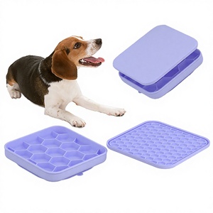 Bol de nourrissage lent 2-en-1 en silicone pour chiens et chats avec couvercle, design nid d'abeille pour une alimentation lente - Product Image 1