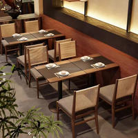 Ensemble de banquettes de restaurant en bois massif de style chinois moderne, durable et écologique, avec table et chaises pour usage commercial