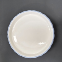 Assiette ronde en porcelaine blanche de ménage de qualité supérieure assiette en céramique pour bébé couverte de manchon en silicone micro-ondable créatif