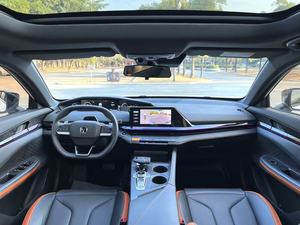 รถยนต์มือสองปี 2023 Changan Uni-v เกียร์อัตโนมัติ รุ่น Stylish Sedan เบาะหนัง ยาง R18 หลังคาพาโนรามา พวงมาลัยซ้าย กล้องมองหลัง Uni-v - Product Image 4