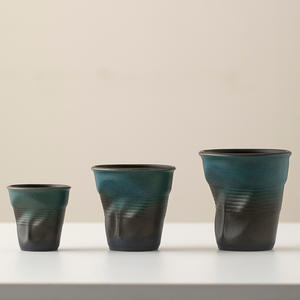 Tasse à latte en céramique pétrie à la main vintage et créative Tasse à expresso en poterie grossière avec design en <span class=keywords><strong>origami</strong></span> irrégulier pour les fêtes - Product Image 2