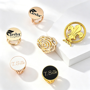 Insignia metálica personalizada, botón redondo esmaltado, broche de lujo para hiyab, diseño de flor de lis en oro rosa. - Product Image 1
