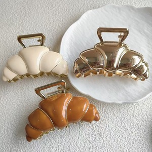 Pince à cheveux simple en métal irrégulier, couleur unie, style corne de vache, pince requin pour chignon - Product Image 1