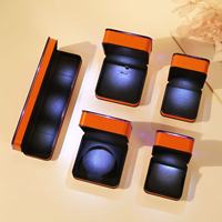 Boîte de rangement pour bijoux en cuir de luxe avec logo personnalisé en gros, pour bagues, boucles d'oreilles, pendentifs, bracelets, colliers avec lumière LED