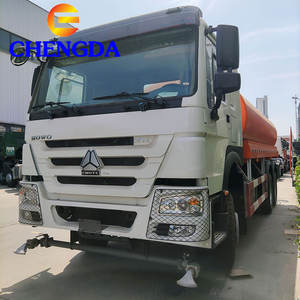 Sinotruk Howo 25000 Litri Spruzzando Acqua Camion Cisterna per la Vendita - Product Image 4