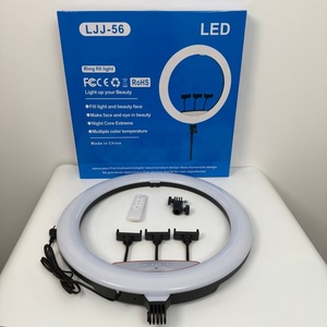 Lampe annulaire LED portable de <span class=keywords><strong>22</strong></span> <span class=keywords><strong>pouces</strong></span> pour studio photo et vidéo, éclairage professionnel pour téléphone et caméra, <span class=keywords><strong>prix</strong></span> de gros - Product Image 4