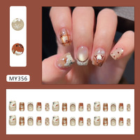 Faux ongles à presser thème Noël, forme amande moyenne, nude, effet œil de chat, avec décorations 3D ours, nœud papillon et flocon de neige