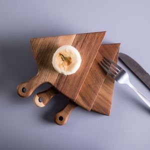 Plateau de service en bois irrégulier avec poignée pour repas de style occidental 608 - Product Image 1