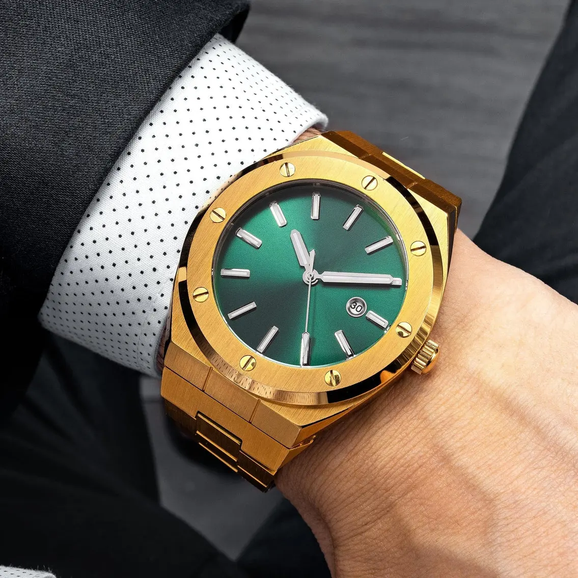 ソリッドステンレス鋼クォーツメンズ腕時計両手ハーフハンドカスタム時計ロゴ独自のデザイン