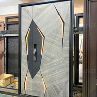 Porte à double battant en bois à grain géométrique 3D de style américain avec éclairage LED encastré et panneau à rainures verticales