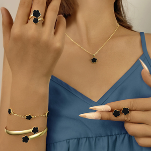 KISSWIFE Mode <span class=keywords><strong>Ensemble</strong></span> <span class=keywords><strong>de</strong></span> <span class=keywords><strong>Bijoux</strong></span> 5 Pièces Fleur à Cinq Pétales Boucles d'Oreilles Bracelet Collier et Bague pour Femme - Product Image 1