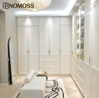 Conception de dressing moderne et luxueux sur mesure avec planification flexible des armoires pour projets résidentiels