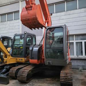 รถขุดขนาดเล็กฮิตาชิ ZX75 โปรโมชั่นสุดฮอต 7 ตัน เครื่องไฮดรอลิกแบบตีนตะขาบ เครื่องยนต์อีซูซุ พร้อมเกียร์บ็อกซ์ ชิ้นส่วนหลัก PLC ครบชุด - Product Image 4