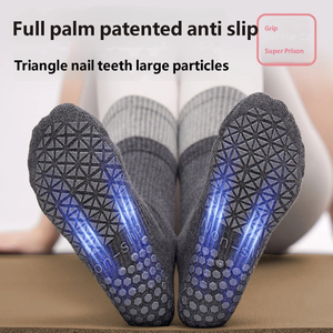 Chaussettes de sport pour femme, mi-mollet, antidérapantes, avec grip en silicone sur toute la semelle, pour Pilates et Yoga, absorbantes et respirantes, en coton - Product Image 1