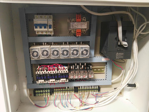 Carpintería Puerta automática Husillo único Perforación Fresado Motor Cerradura de puerta Bisagra Perforadora - Product Image 4