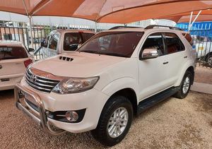 Commandes personnalisées acceptées. Toyota Fortuner 3.0 <span class=keywords><strong>D</strong></span>-4D <span class=keywords><strong>4x4</strong></span> <span class=keywords><strong>d</strong></span>'<span class=keywords><strong>occasion</strong></span> à vendre. - Product Image 4