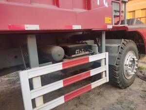 Camion à benne basculante d'occasion blanc Howo d'occasion en vente Haute efficacité de fonctionnement et haute performance - Product Image 6