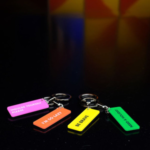 Tùy Chỉnh Thiết Kế Acrylic Charms Khuyến Mại Chữ Acrylic Keychain Phụ Kiện Cô Gái Nhựa Vòng Chìa Khóa - Product Image 4