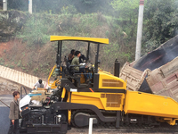 Equipo de Construcción de Carreteras, Pavimentadora de Asfalto y Concreto de 9 Metros de Ancho, Modelo CLG509A, con Precio de Fábrica