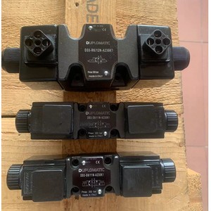 Válvula de Control Direccional Hidráulica Solenoide <span class=keywords><strong>Duplomatic</strong></span> DS3-RK/11N-D220K1 DS3-S10/11N-D24K1 DS3-S9/11N-A230K1 DS3-SA2/11N-D24K1 - Product Image 2