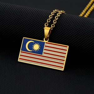 สร้อยคอสแตนเลสเคลือบเงาขายส่งจากมาเลเซีย สร้อยคอทอง 18K พร้อมจี้รูปธงชาติเมืองมาเลเซีย - Product Image 2