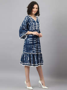 Vestido midi acampanado de rayón con efecto tie-dye y mangas farol para mujer, con decoración de pompones - Ideal para fiestas, ocasiones festivas, casual y elegante. - Product Image 3