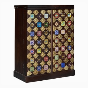 Mueble Bar de Madera Maciza Tallado a Mano con Detalles de Latón Grabado en Forma de Diamante y Adornos de Azulejos Artísticos - Mueble para Licores Artesanal Indio - Product Image 3