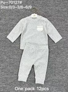 Pigiama invernale a quadri per neonati, 2 pezzi, maniche lunghe, in morbido cotone traspirante e antibatterico. - Product Image 2