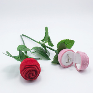 Elegante Scatola per Anelli di Lusso con Rosa Rossa in Rilievo, Ideale per Regali di San Valentino o <span class=keywords><strong>Proposte</strong></span> di Matrimonio Romantiche - Product Image 5