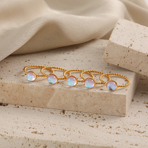 Anello di pietra di luna da donna placcato oro in acciaio inossidabile con personalità impermeabile di moda di lusso - Product Image 4