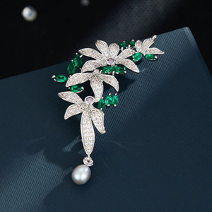 Luxury Style Brooch With Zircon Leaf Inlay Freshwater Pearl Pendant Botanical Corsage Party Women's Fine Jewelry - Product Image 1