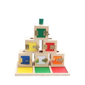 Детский игрушечный деревянный обучающий замок из материалов Монтессори с предметами и лотком (набор из 6 штук) - Product Image 3