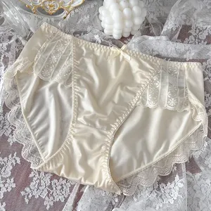 Elegante Intimo Femminile: Mutandine in Raso Senza Cuciture in Seta Ghiaccio, Vita Media e Traspiranti - Esaltate dal Fascino Sensuale nelle Taglie M-XXL - Product Image 3