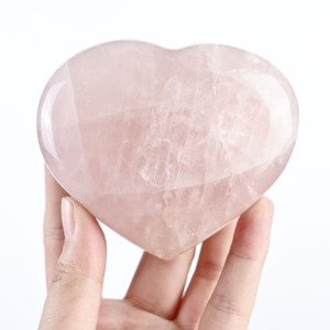 1 pezzo di vendita calda bella <span class=keywords><strong>rosa</strong></span> cuore di <span class=keywords><strong>quarzo</strong></span> <span class=keywords><strong>rosa</strong></span> lucido cuore di cristallo prodotti per amore ed energia Reiki <span class=keywords><strong>Chakra</strong></span> - Product Image 3