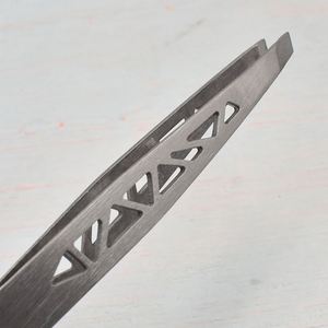 Pince à épiler multifonction ajourée pour sourcils et faux cils, avec poignée antidérapante en acier inoxydable - Product Image 3