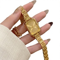 Nouvelle montre à quartz de luxe en alliage doré carré pour femme avec cadran en verre et aiguilles - Cadeau minimaliste