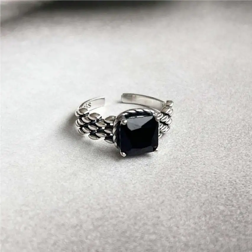 Nline-Anillo de estilo celebridad para mujer, sortija minimalista con diseño retro de diamante negro, venta al por mayor