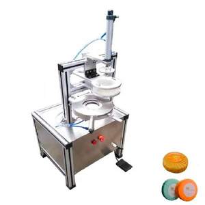 Machine d'emballage et de scellage de gâteaux de thé ronds en cellophane pour magasins de produits et hôtels, machine à emballer les savons - Product Image 1