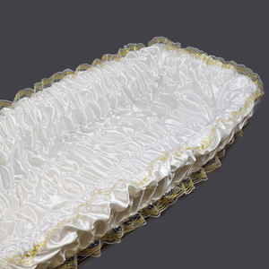 Casa di pompe <span class=keywords><strong>funebri</strong></span> fornisce decorazioni bara in stile italiano fodera <span class=keywords><strong>bianca</strong></span> con pizzo poliestere raso satinato interno della bara Set - Product Image 2