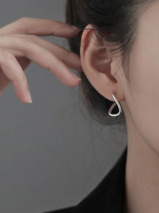 Pendientes de <span class=keywords><strong>Plata</strong></span> de Ley 925 con forma de triángulo geométrico, <span class=keywords><strong>aros</strong></span>, estilo minimalista personalizado para mujer - Product Image 4