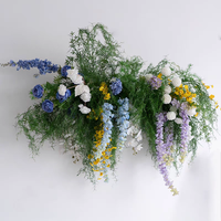 Décor de forêt enchantée passerelle Design extérieur décor d'événement bleu hortensia allée fleurs mariage verdure centres de table de fleurs